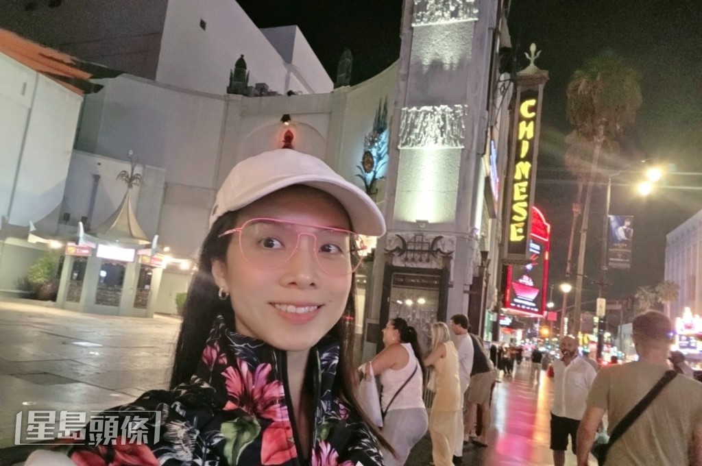 她亦到訪了不少熱門的打卡地點。