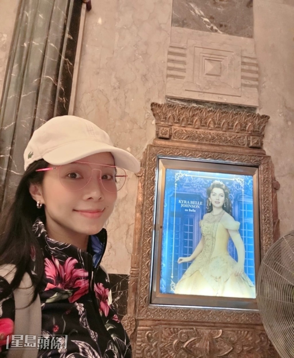 參觀不同的表演場地是她此行的重要行程之一。