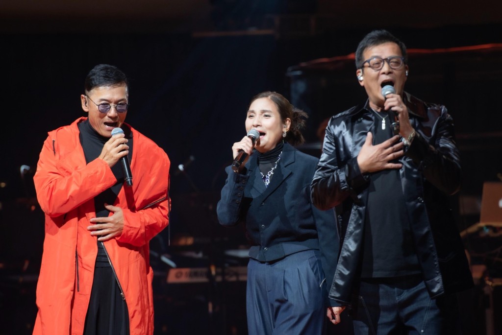 黃日華與苗僑偉重現《射雕英雄傳》的郭靖和楊康，並合唱主題曲。