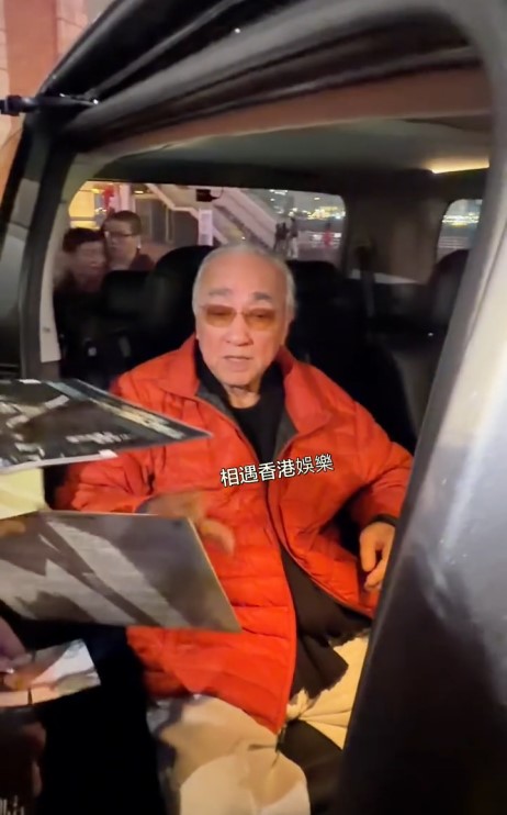 盧海鵬無力應付粉絲的簽名要求。