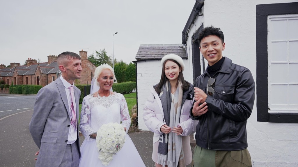 兩人到訪蘇格蘭著名的「私奔小鎮」Gretna Green。