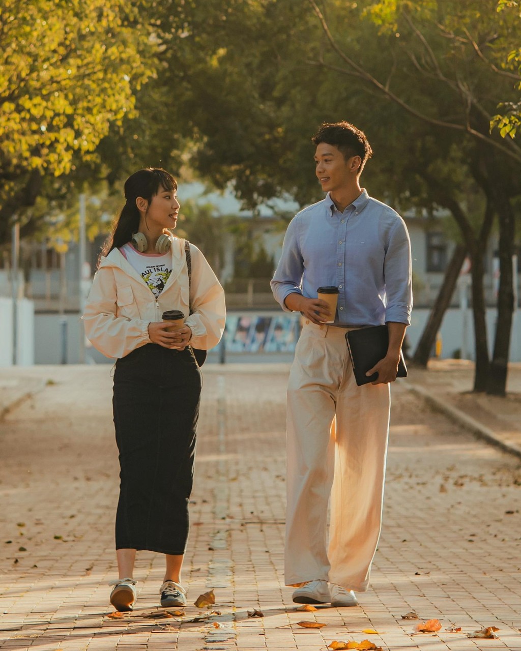 炎明熹的音樂特輯《戀上西沙》由李爾晨擔任男主角。