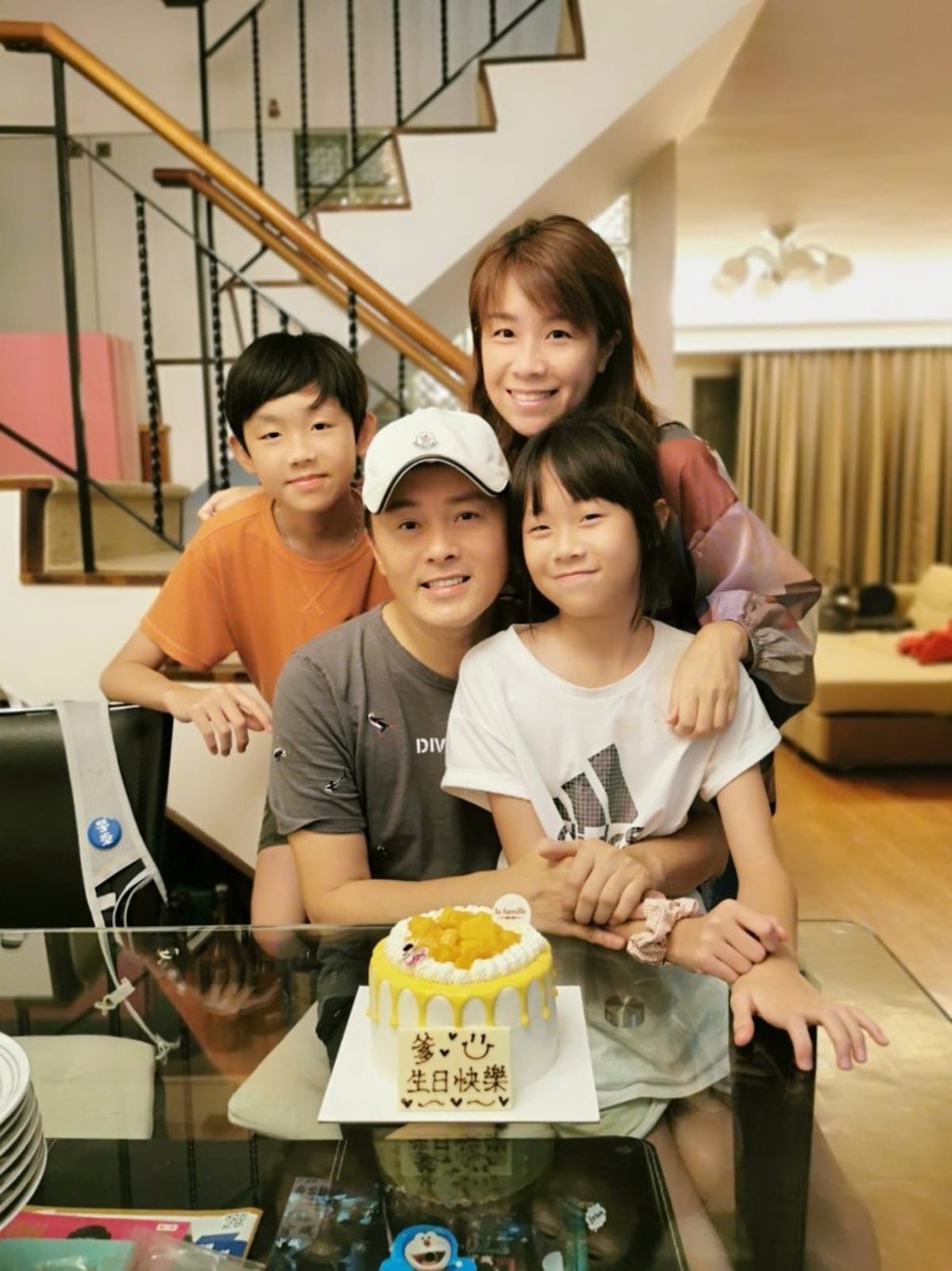 姜大衛長女姜依蘭2007年與曹永廉結婚，兩人育有一子一女，生活幸福。
