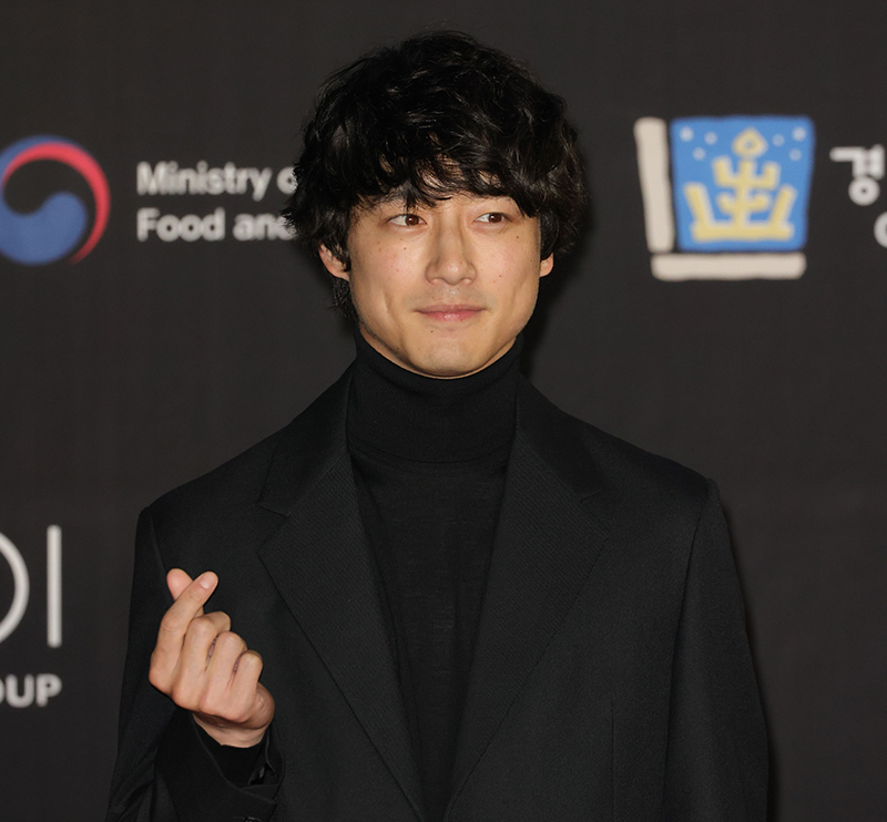 坂口健太郎公布婚訊後不足兩星期,傳因夫妻爭執而鬧上警局。