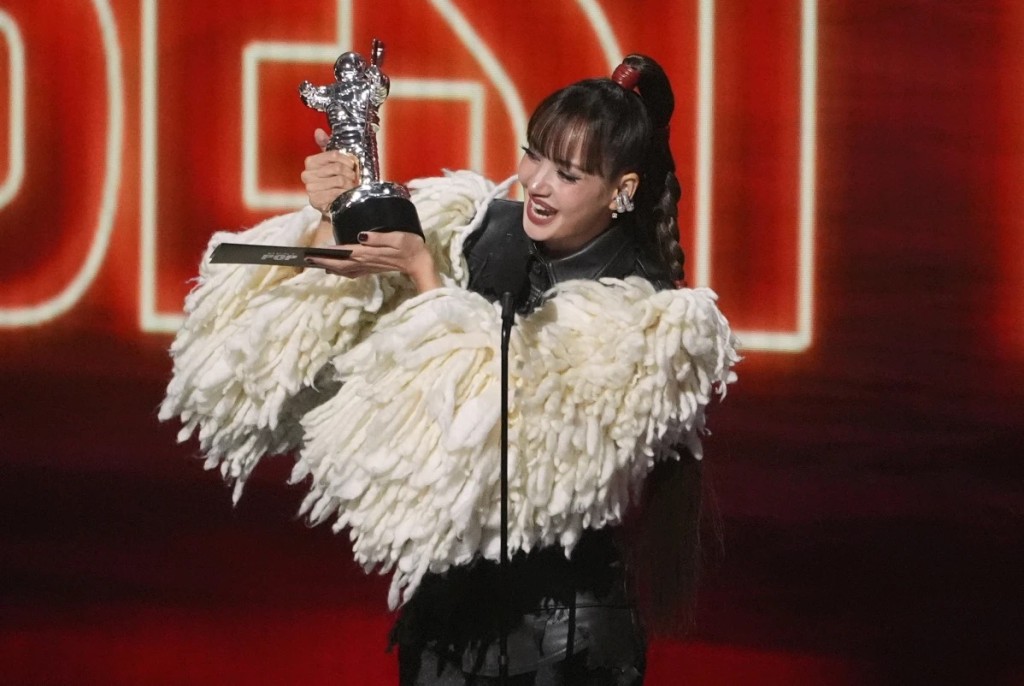 Lisa憑歌曲《Dream》贏得最佳流行曲獎項。