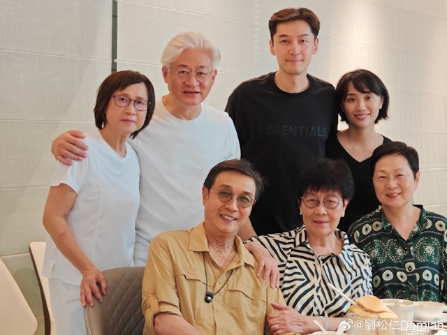 胡歌與太太的合照曾於親友聚會曝光。