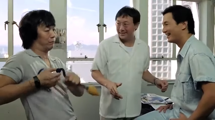 許冠文曾坦言,弟弟許冠英過去很畏懼他:「因為我是完美主義者,在片場容易急躁,又以為弟弟是自家兄弟不需哄,所以不自覺對他嚴厲,令他害怕我。後來有朋友提醒我要對兄弟好一點,尤其對許冠英。我之後很想補救,但他對我的恐懼已成,我覺得很遺憾,心裏其實很疼他。」