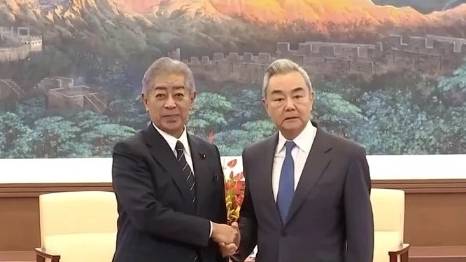 王毅北京會晤日本前外相岩屋毅 促日方深思歷史態度