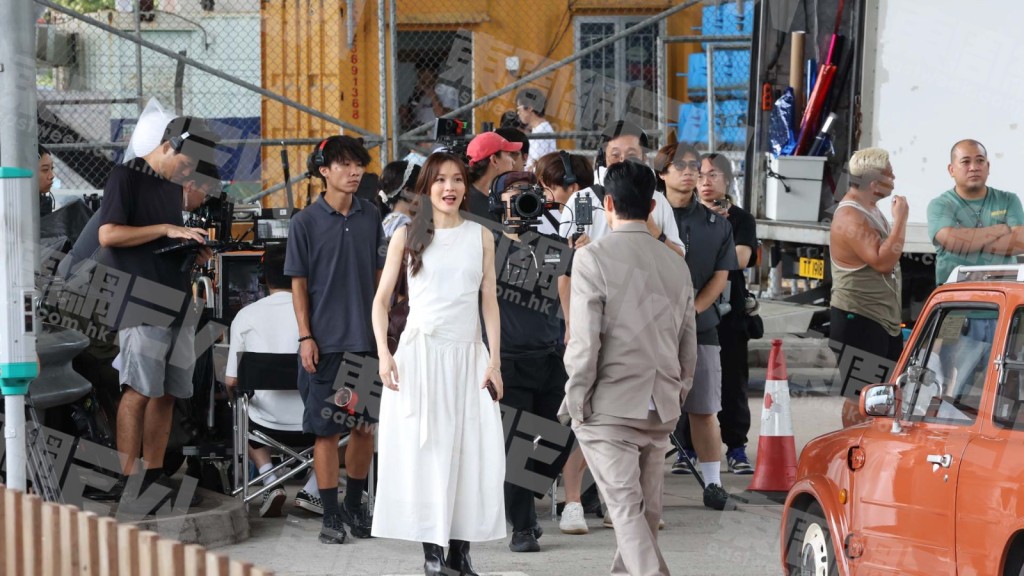 MIRROR成員Edan與視后李佳芯主演的《悠長假期》亦正緊鑼密鼓拍攝中。(《東周刊》圖片)