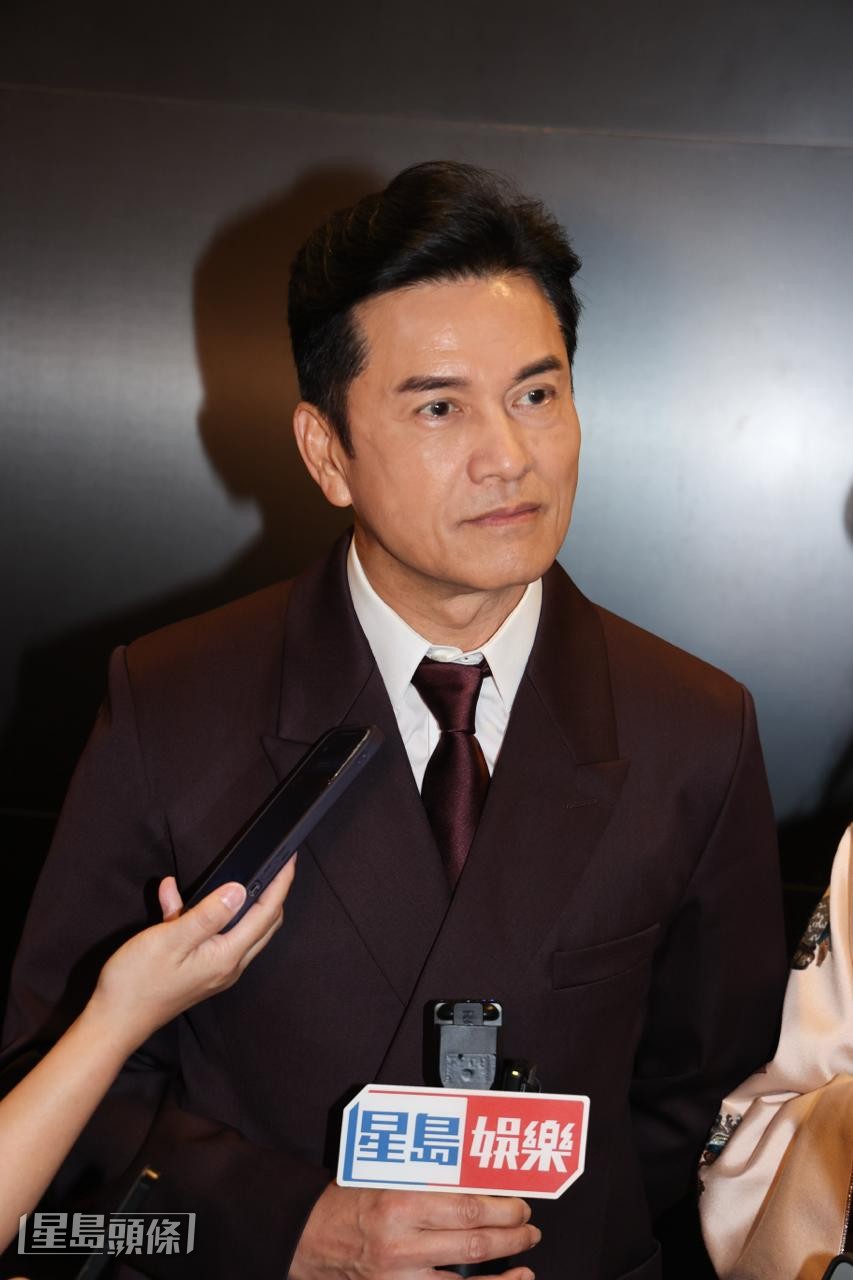 他坦言，電影中的英語對白對他來說是一項挑戰。
