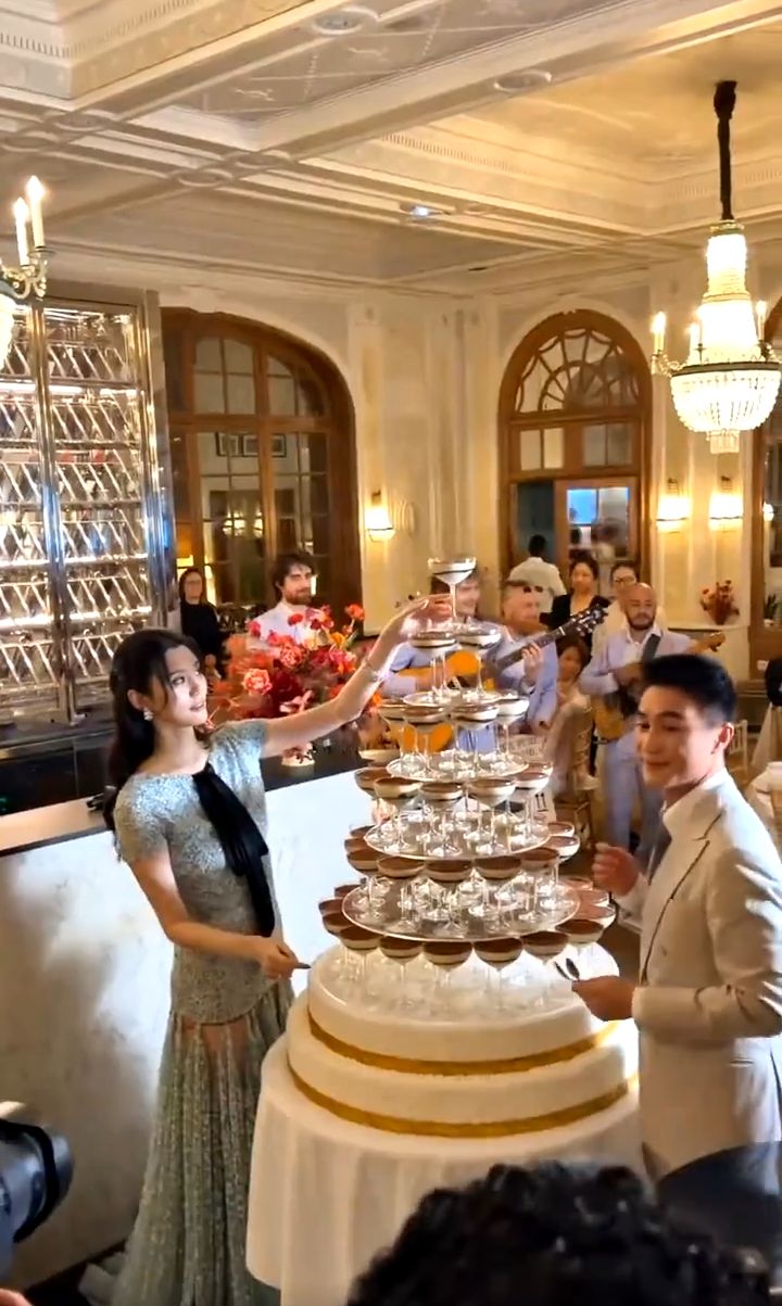 婚禮晚宴的照片陸續曝光。