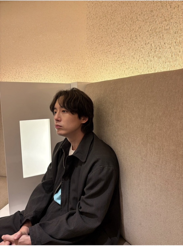 面對爭議，坂口健太郎今日如常在社交網宣傳其新作《我不認識你》。
