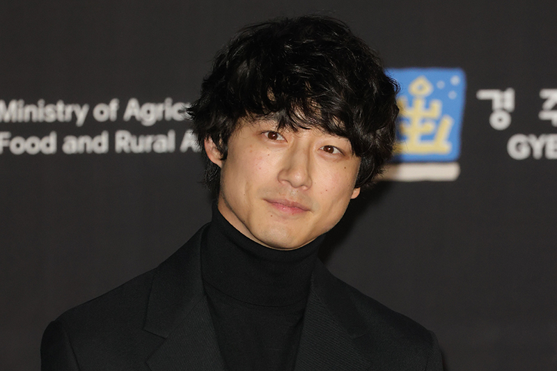 坂口健太郎的公司發聲明澄清，指他從未對任何人施暴，並形容他性格溫和。