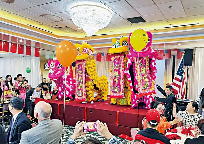晚宴上的舞獅演出熱鬧非凡。大會提供
