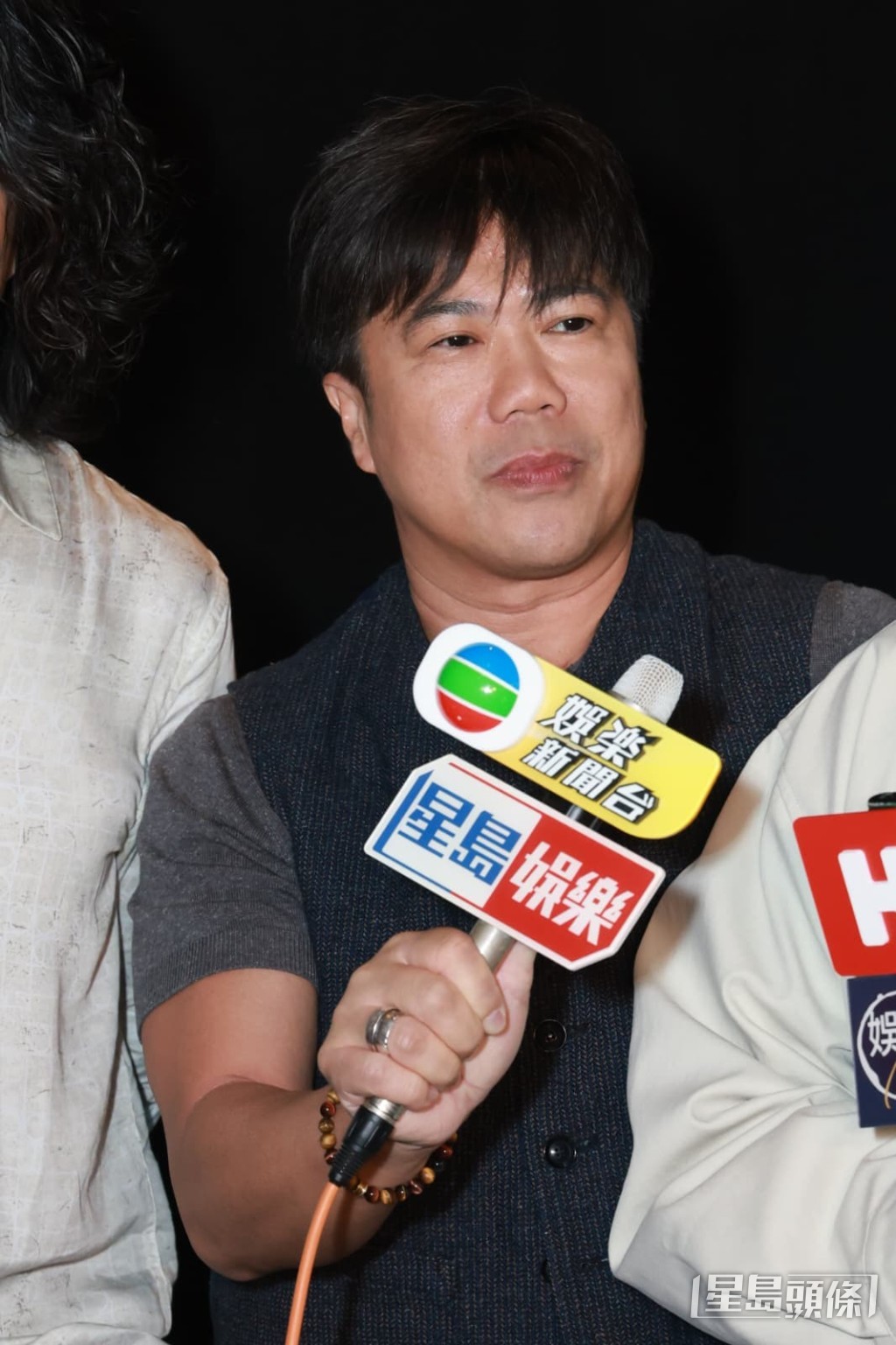 泥鯭(黎萬宏)身形看來圓潤了一些。