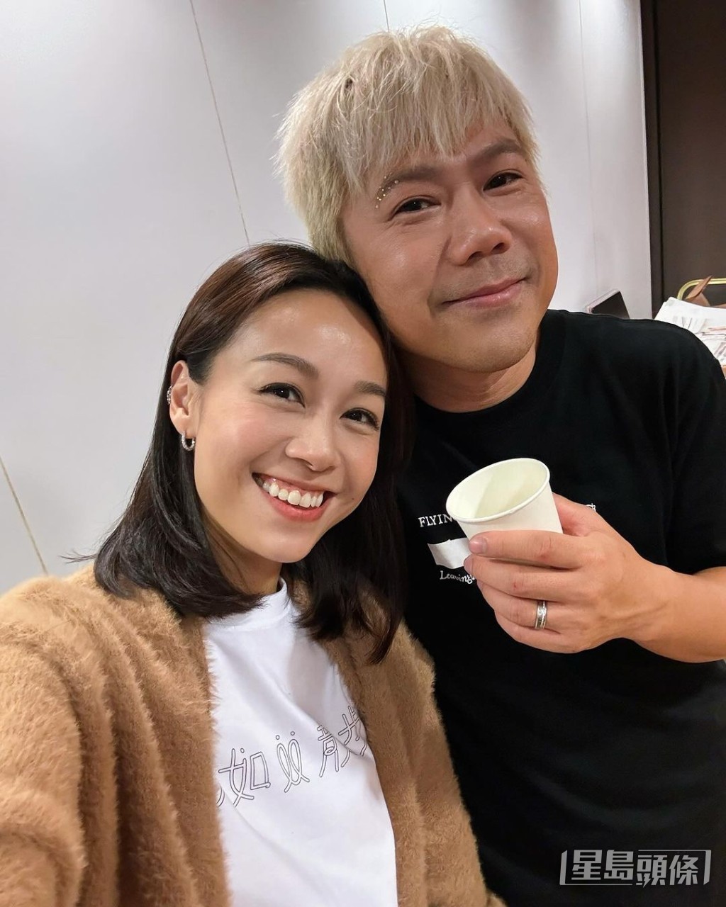 黃心穎與泥鯭合照中展露幸福笑容。