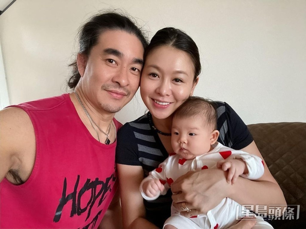 阿正與太太及孩子一家三口溫馨合照。