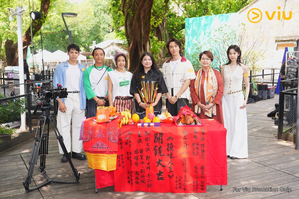 一眾演員出席新劇的開鏡拜神儀式。