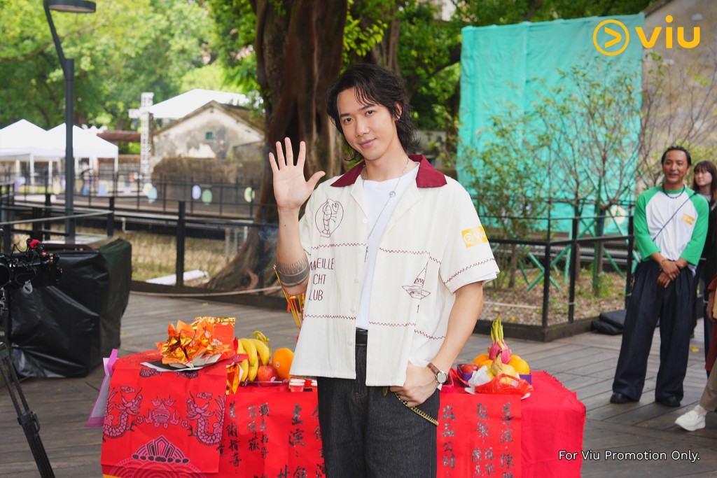 芯駖在訪問中提到Stanley拍攝時不慎切傷手。