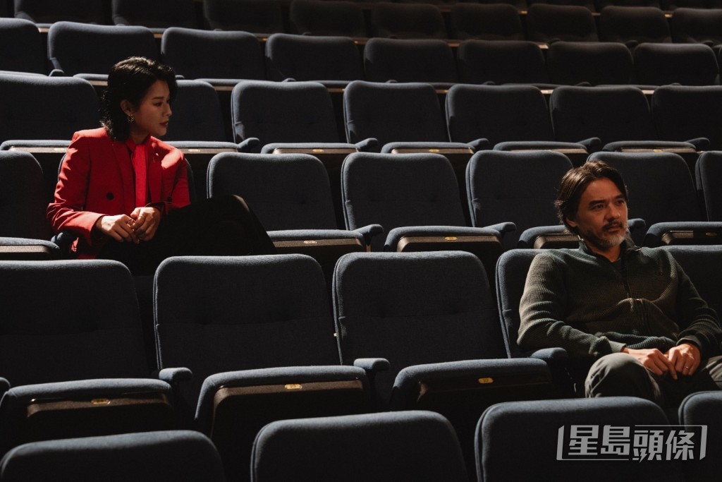 馮德倫在戲中安排由袁澧林與胡杏兒輪流擔任女主角。