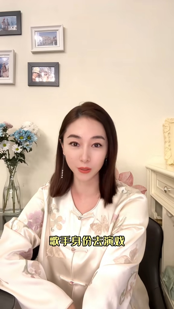 賈曉晨說:「也許大家都不知道我一直以來簽的都是唱片公司,所以我實際上是以歌手身份去演戲。」