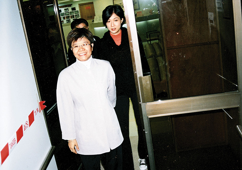 吳綺莉於1999年誕下吳卓林,母女曾相依為命,並定居上海。