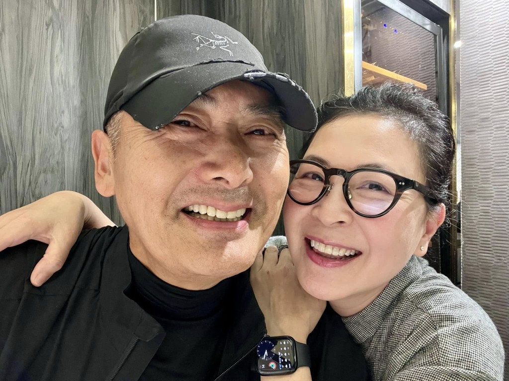 蘇玉華昨晚(14日)在社交平台分享了與發哥的合照。