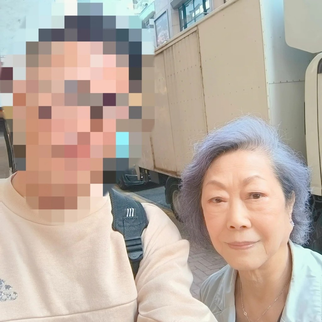 去年有網民在小紅書分享巧遇白茵的合照,部分網民關注她頸部的狀況。