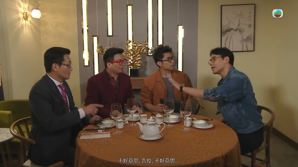 徐榮(右)與李偉健及另外兩位同學,中學時被戲稱為「U4(Ugly 4)」。