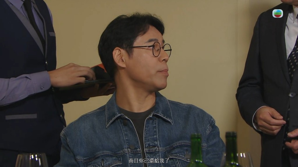 徐榮的角色是一位富有老闆。