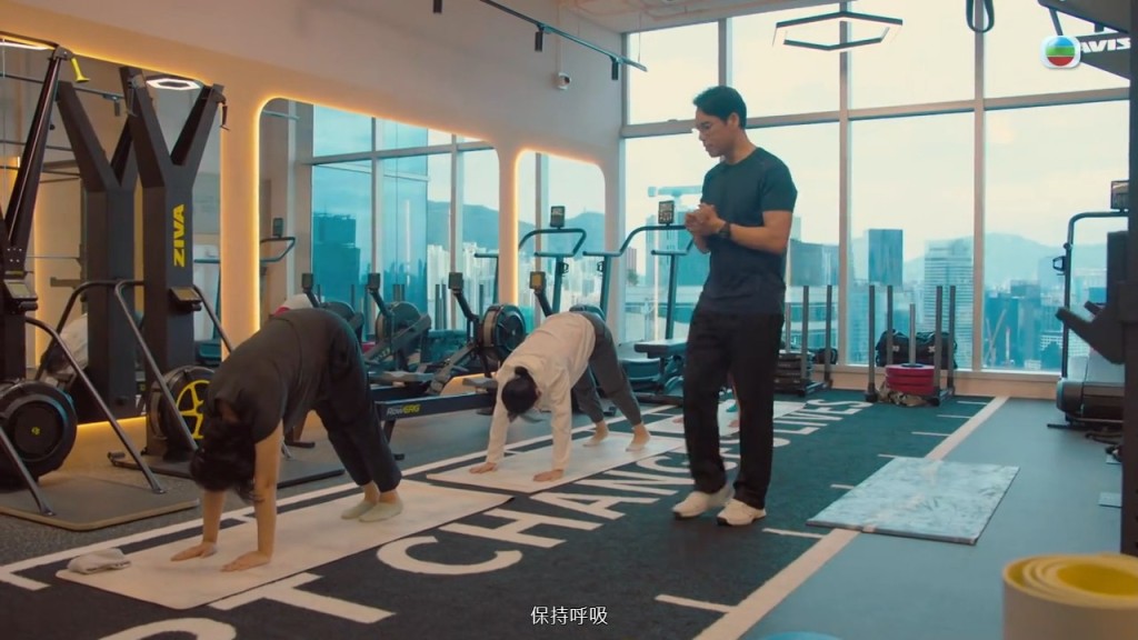 徐榮在《愛.回家之三代同糖》中經營健身室,同時是星級健身教練。