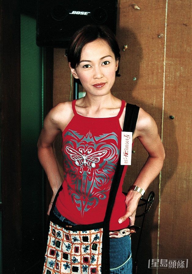 姚瑩瑩早年透過選美認識袁詠儀，獲對方引薦來港發展。