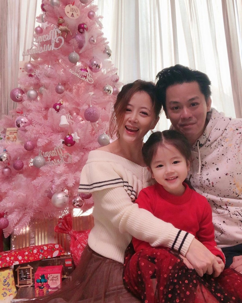 姚樂怡於2012年與商人吳俊匡結婚。