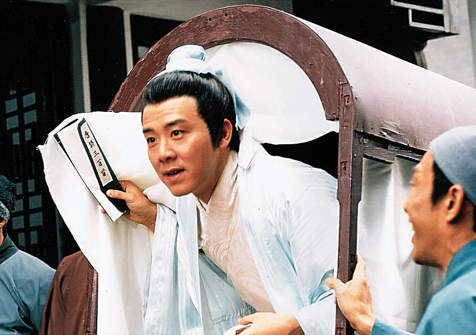 王書麒在2001年因進食時咬傷口腔,翌日出現面部肌肉歪斜症狀,求醫後確診面癱。