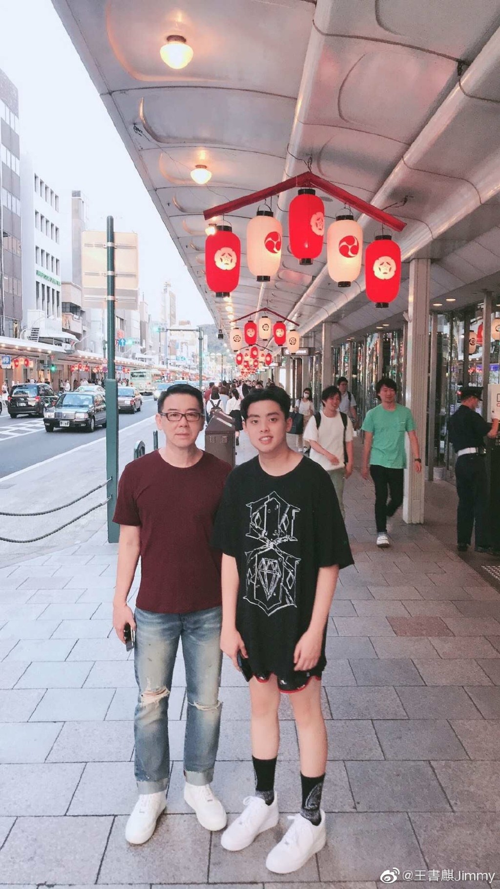 Cody長得高大有型!