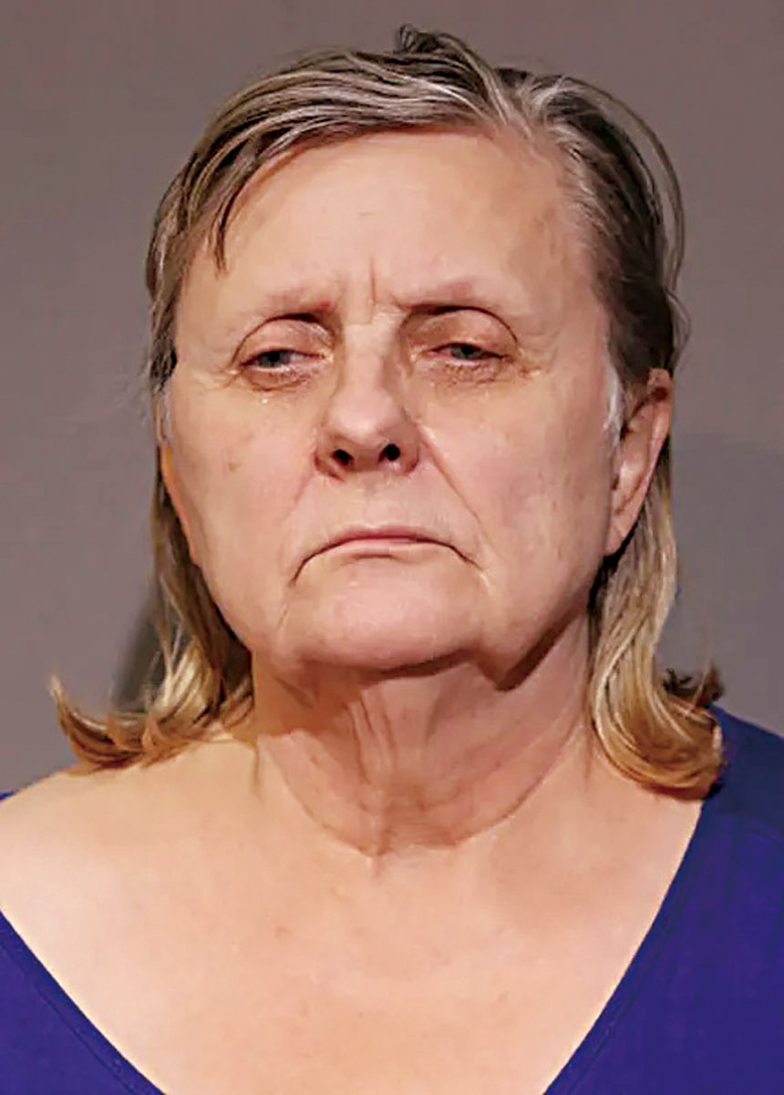 布拉徹被控將她96歲母親的遺體保存在冰櫃中近兩年,而她卻住在附近,領取亡母的社會安全金。美聯社