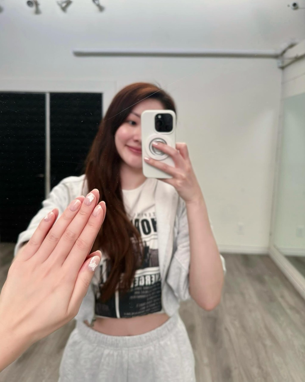 鄧佩儀不介意以素顏示人。