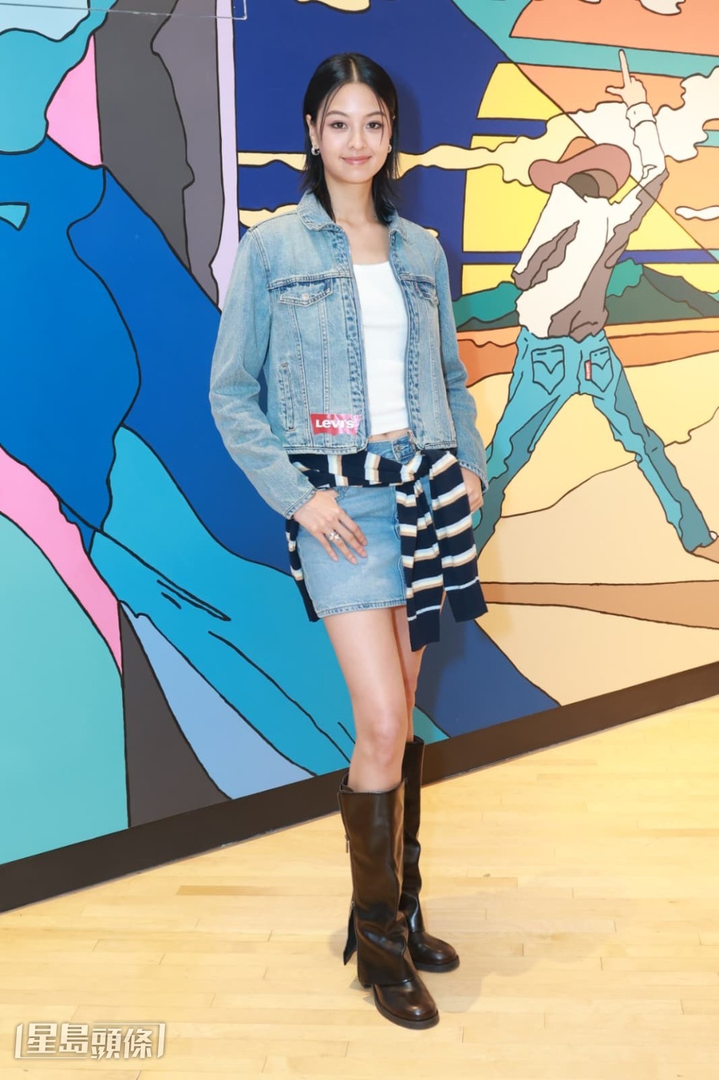 Amy Lo在活動中展現長腿造型。