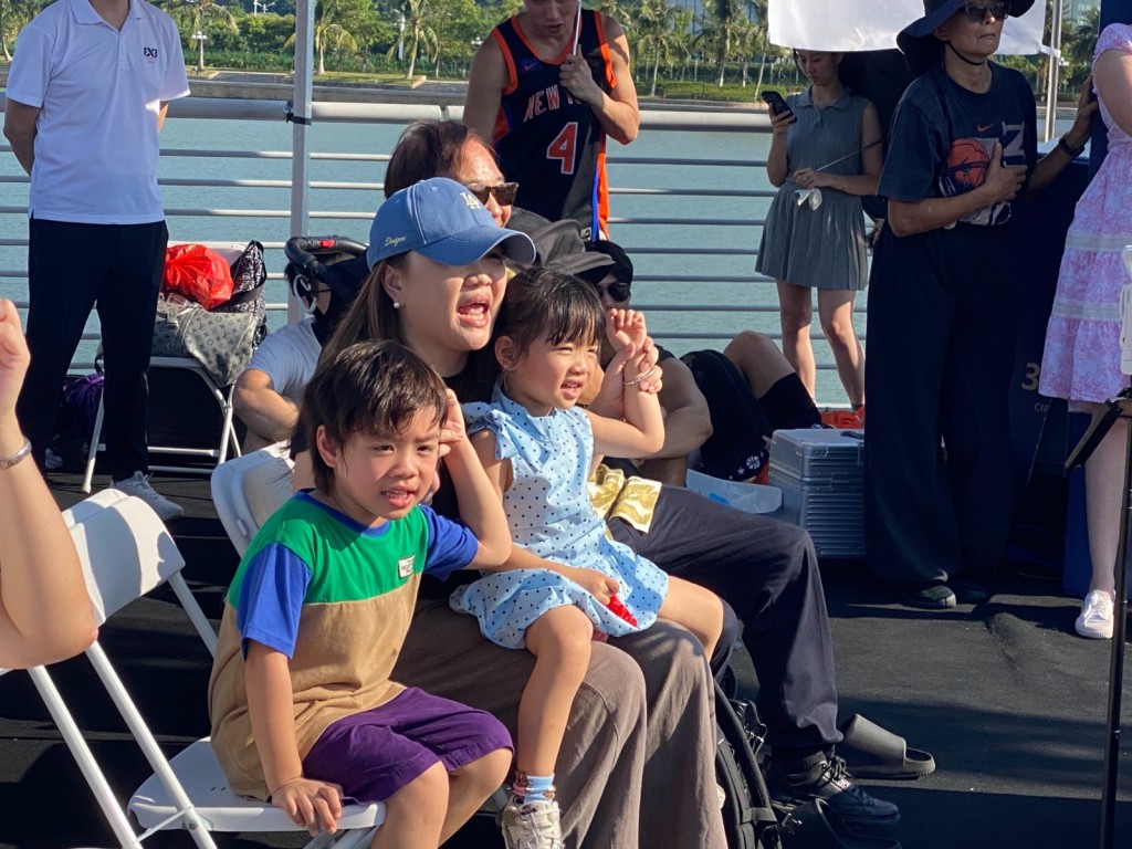 馮志豪獲太太和一對子女親臨現場支持。