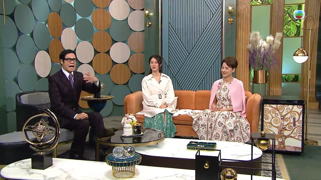 黎燕珊(右)昨日(28日)亮相TVB節目《流行都市》。