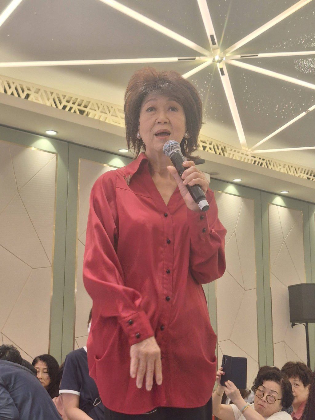 網民擔心她的健康狀況。