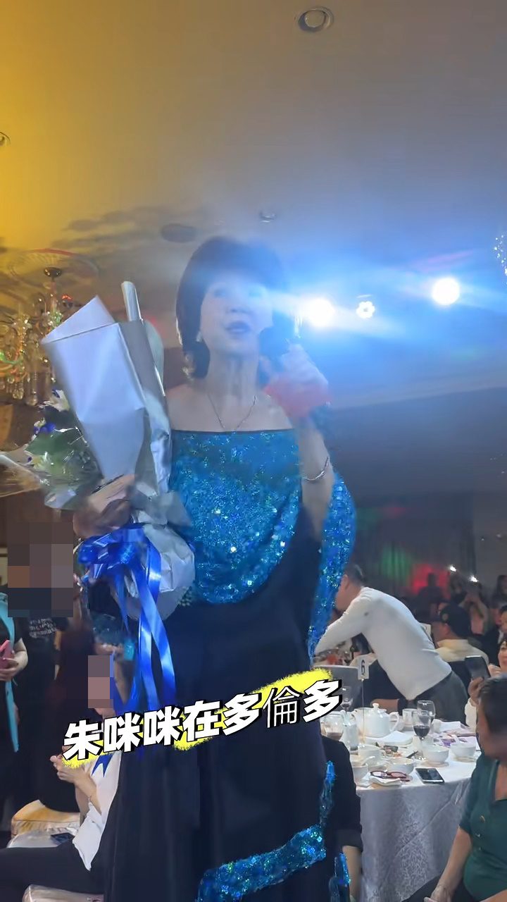定居加拿大的亞視小生杜挺豪,曾在社交網分享朱咪咪到多倫多登台的片段。