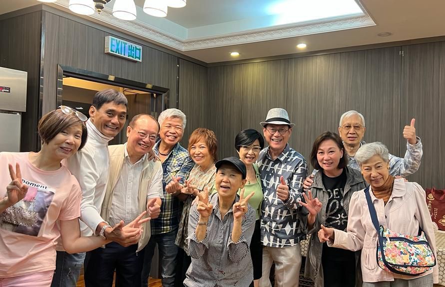 留港期間與TVB同事歡聚。