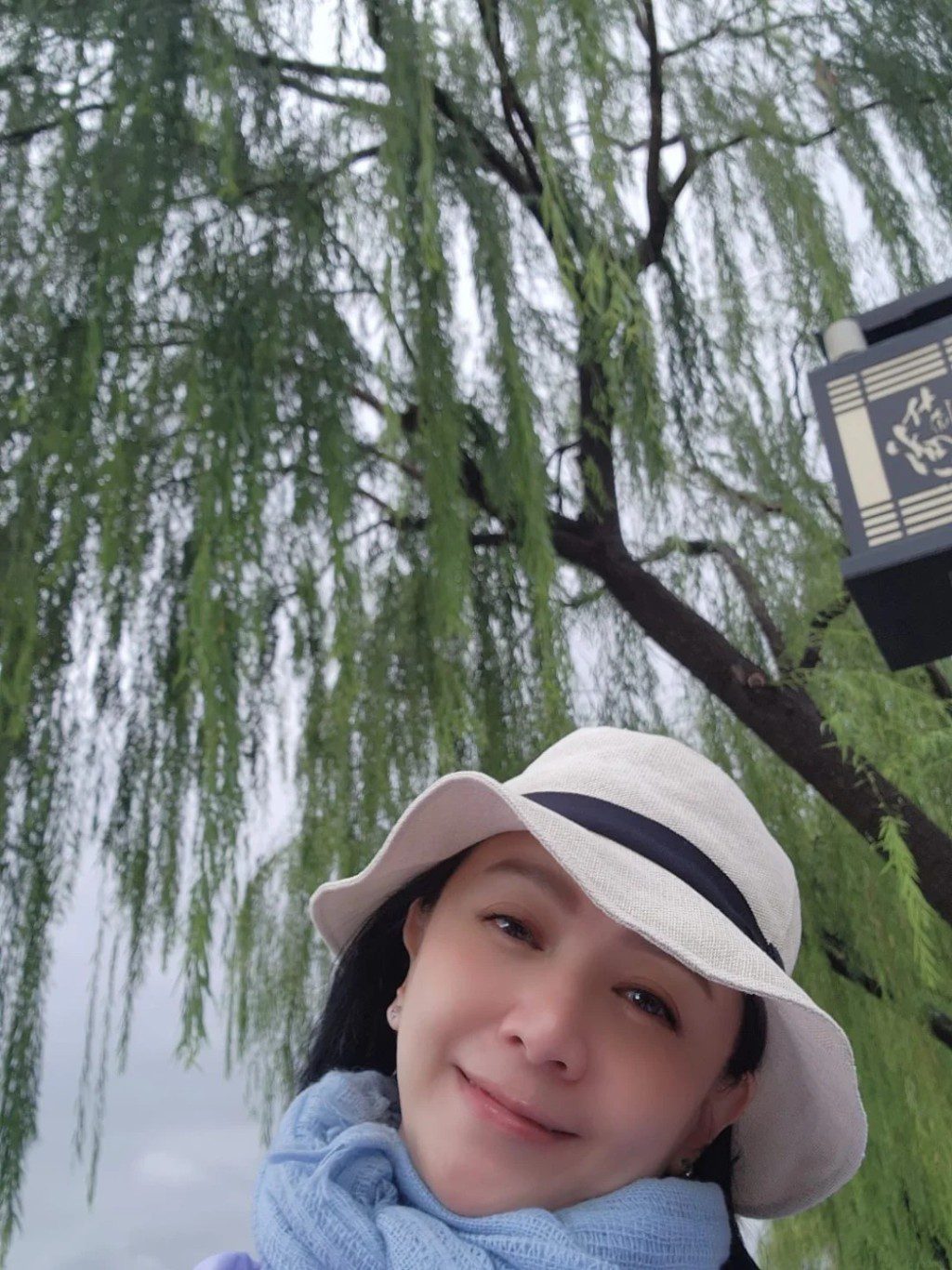 曾華倩連環出帖,另一張照片顯示她正在旅行,外貌保持得很好。