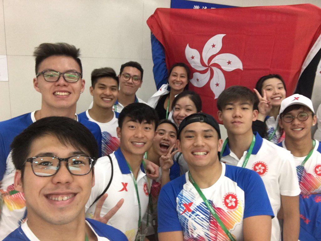 林浩賢(二排左)是香港游泳代表隊成員。
