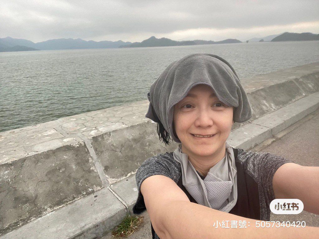 曾華倩未有太在意網民評論,繼續分享素顏照。