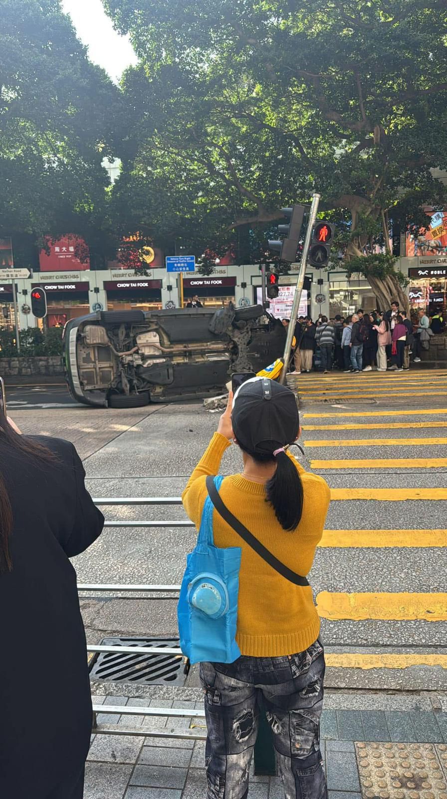 江若琳曾在尖沙咀彌敦道近加連威老道 The One 對出發生交通意外。