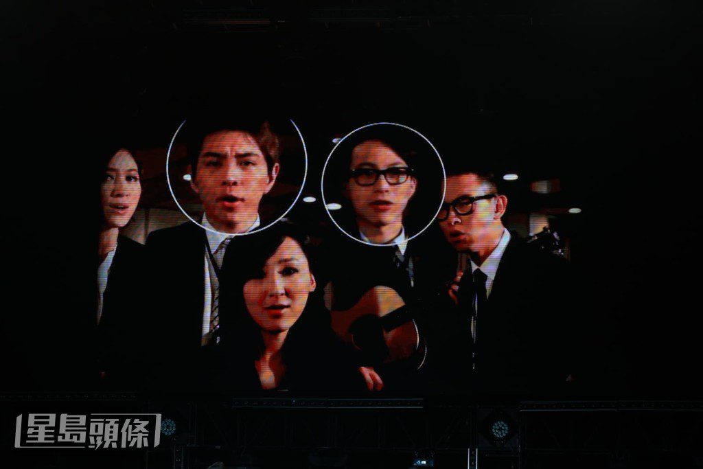 羅天宇與吳業坤合唱後,螢幕顯示二人多年前合作拍劇的舊照。