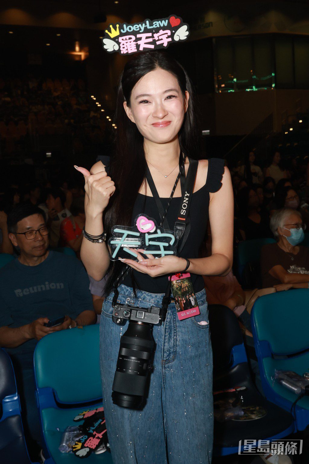 女友陳懿德亦有到場支持羅天宇的演出。
