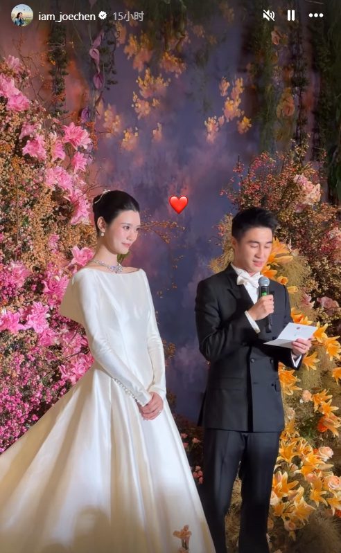 何猷君以一身黑色禮服亮相。